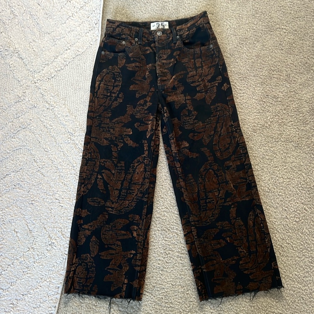 Free People We the People Jeans size 25 fit like barrel jeans - LIKE NEW
